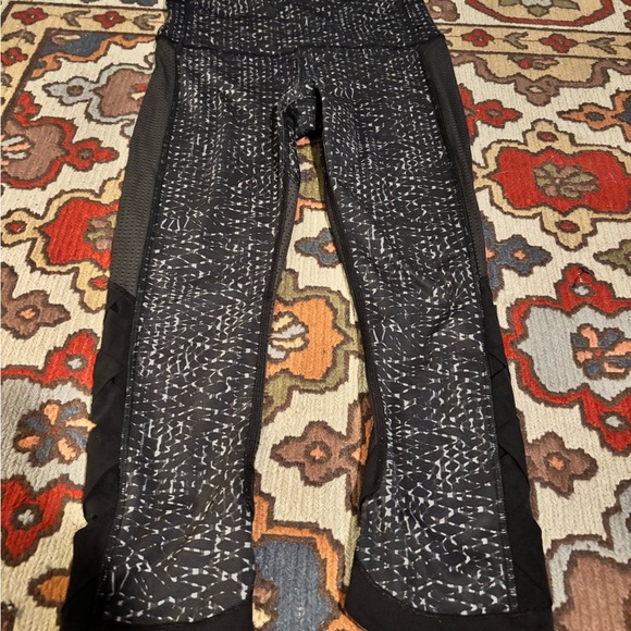 Lululemon Var-City Crop Leggings in Samba Snake Battleship Blac - Picture 1 of 8